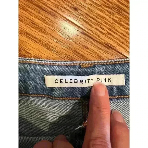 NWT Celebrity Pink High-Rise Frayed Denim Shorts 7/28 - Picture 2 of 5